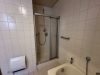 Bad mit Wanne und Dusche (Wohnhaus)