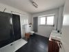Badezimmer mit Dusche und WC (EG)
