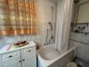Badezimmer mit Dusche