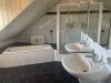 Bad mit Dusche und Wanne