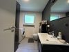 Badezimmer mit Dusche im EG
